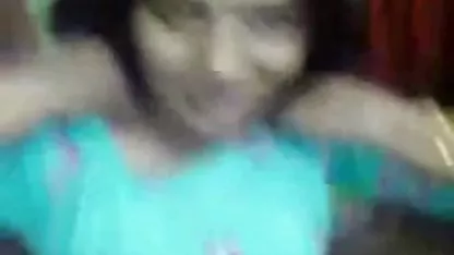 پسر قبول هدیه و شروع به sexخواهر تشکر از او بود که