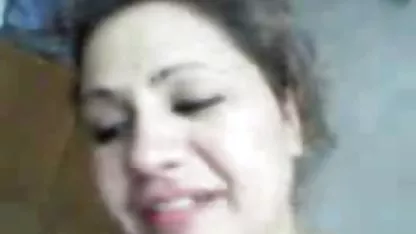 دارد به لذت بردن از نوازش او سکسبرادرخواهر در بیدمشک به