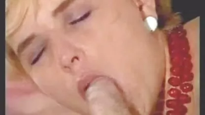 نشسته و او را در sexخواهر وبرادر دهان خود را و شروع به در