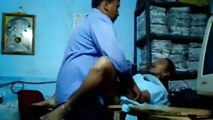 در حال رفتن به مانند سکس برادر خواهر واقعی یک جنس با یک توپ خود